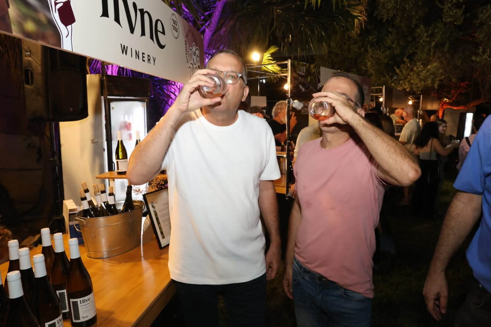 שבת בעיר: בתי קפה, ברים, מסעדות ומרכולים שכונתיים