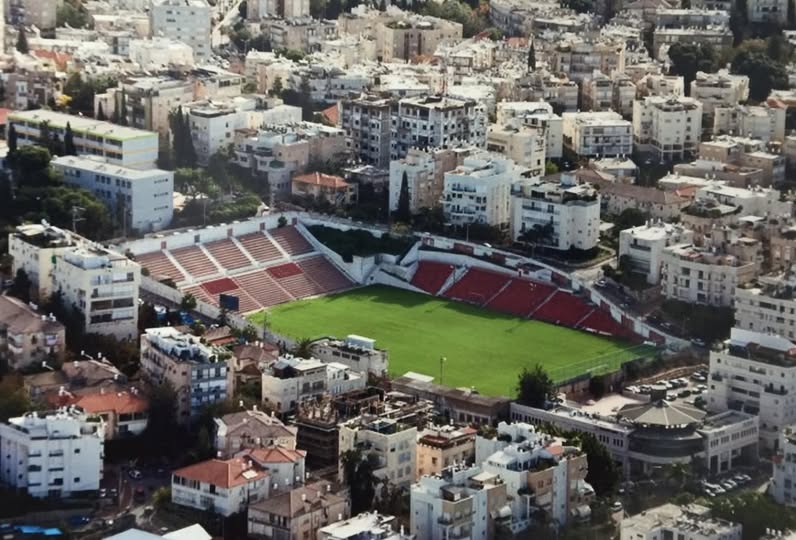 אצטדיון ''המכתש'' לשעבר (צילום: עמוד הפייסבוק רן קוניק)
