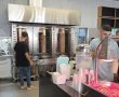 שווארמה עם סלטים וצ’יפס חופשי: המקדש החדש של הקרניבורים בגבעתיים