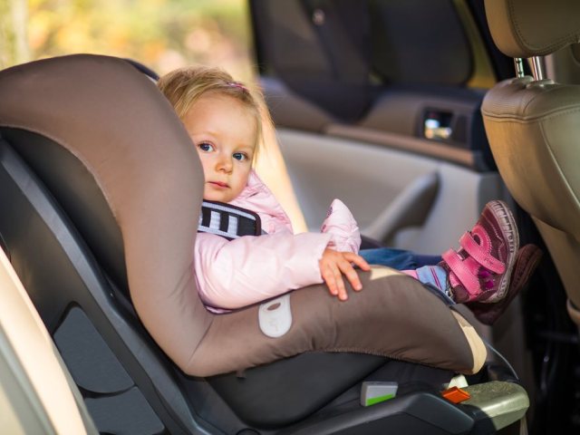 depositephoto ילד ברכב