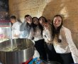 תורמים ונהנים בערב תרומת דם והפנינג קהילתי של תנועת בני עקיבא בנס ציונה 