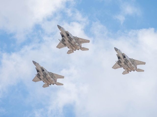 מטוסי F-15 'בז' במהלך מטס יום העצמאות | צילום: דובר צה"ל
