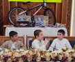 לקראת פורים: הפעיל האשדודי, הממ"ק והילדים המאושרים 